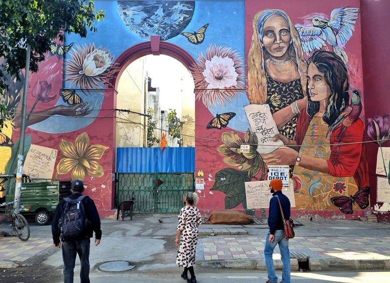 Delhi Street Art Tour: Explore the Murals & Visit a Stepwell