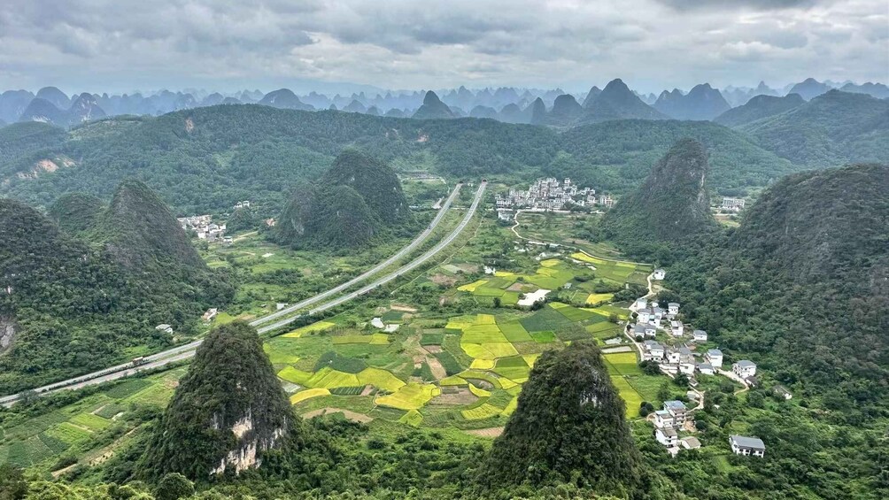 Picture 9 for Activity Yangshuo Ruyi peak & round way cable car ticket