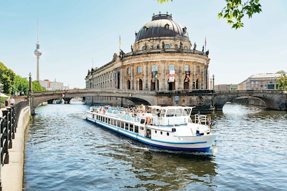 Berlin: 1 timmes stadsrundtur med båt med garanterad sittplats