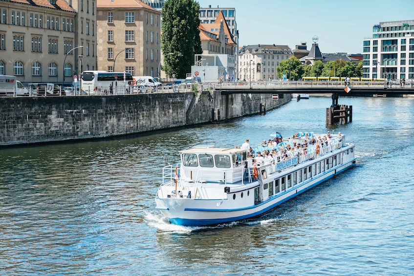 Picture 17 for Activity Berlin: 1-Hour City Tour by Boat with Guaranteed Seating