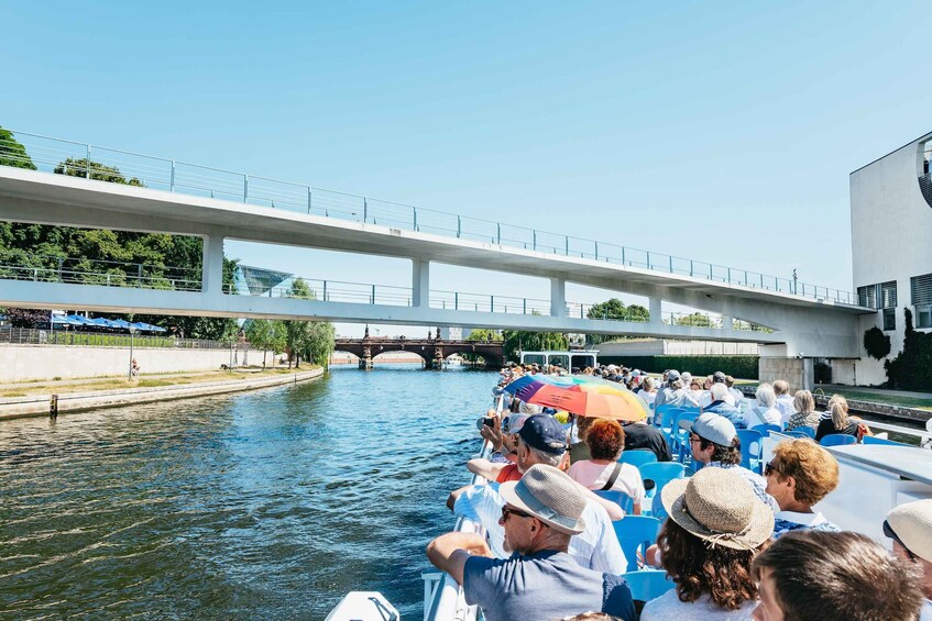Picture 15 for Activity Berlin: 1-Hour City Tour by Boat with Guaranteed Seating