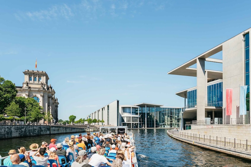 Picture 1 for Activity Berlin: 1-Hour City Tour by Boat with Guaranteed Seating