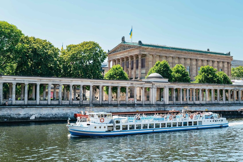 Picture 5 for Activity Berlin: 1-Hour City Tour by Boat with Guaranteed Seating