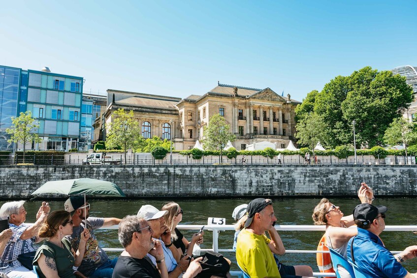 Picture 10 for Activity Berlin: 1-Hour City Tour by Boat with Guaranteed Seating