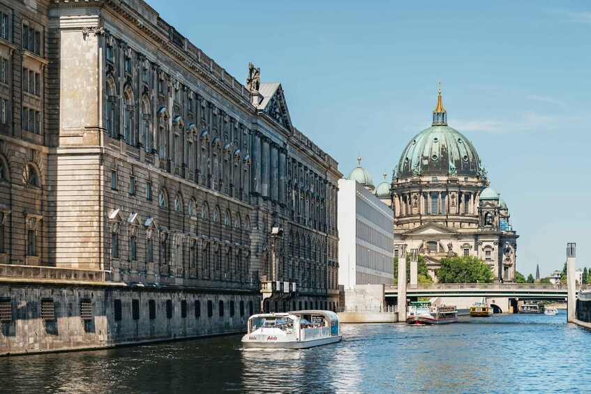 Picture 11 for Activity Berlin: 1-Hour City Tour by Boat with Guaranteed Seating