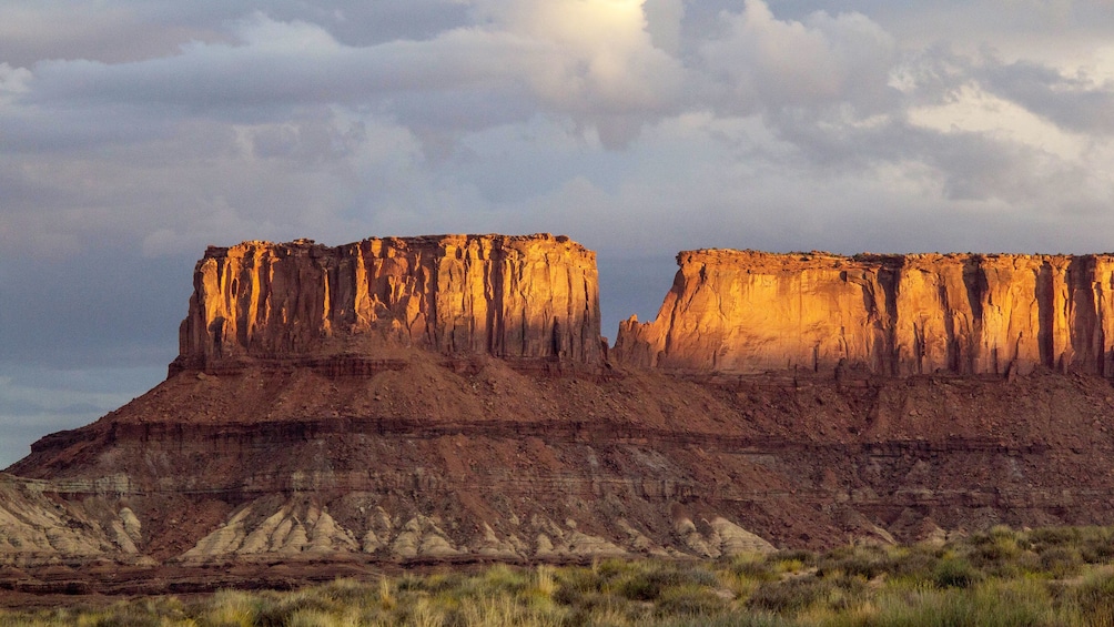 Sunlight shining on plateau in White Rim, Moab