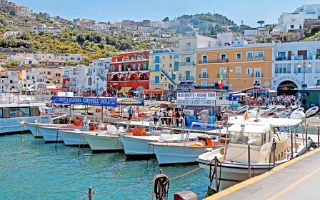 Capri: excursión de un día hecha a mano con gruta azul, funicular y almuerz...