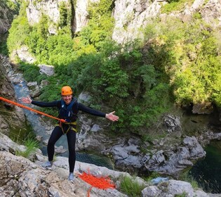 Iz Omisa/Zadvarija: Extremni Canyoning na rijeci Cetin