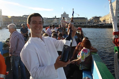 Lisbon: Tagus River Sunset Cruise in a Traditional Vessel