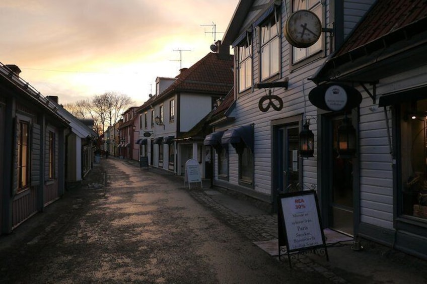 Sigtuna's viking age street curving