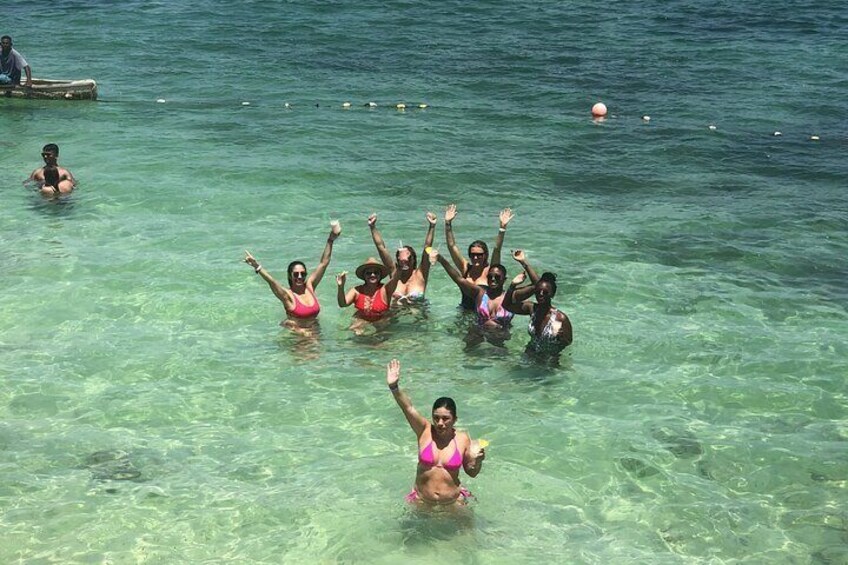Private boat + Private island + Cholon + Snorkeling + Hotel pick up