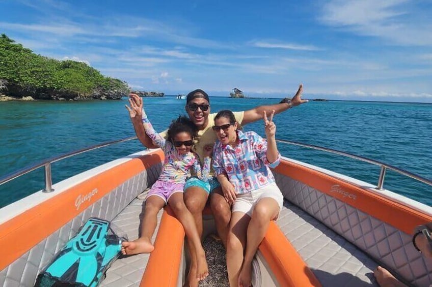 Private boat + Private island + Cholon + Snorkeling + Hotel pick up