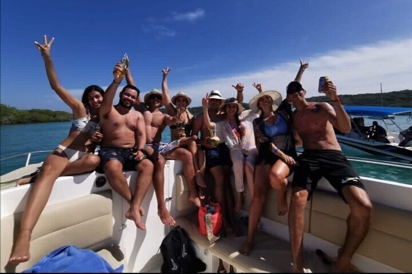 Private boat + Private island + Cholon + Snorkeling + Hotel pick up
