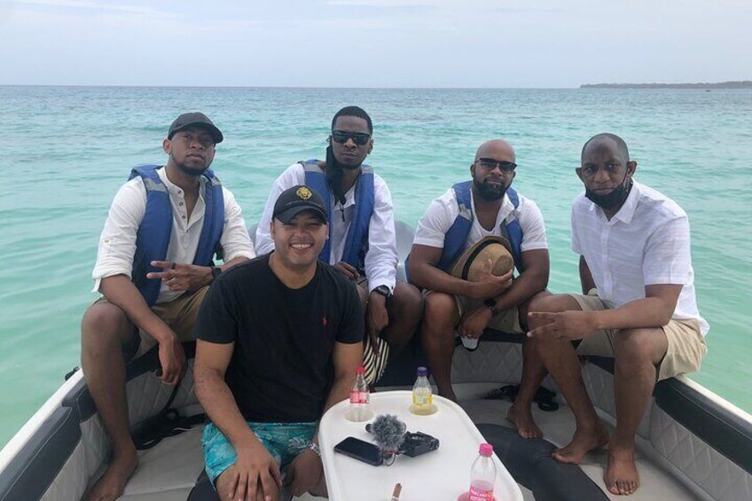 Private boat + Private island + Cholon + Snorkeling + Hotel pick up