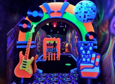 Boleto de minigolf con luz negra para Mall of America: Rock of Ages