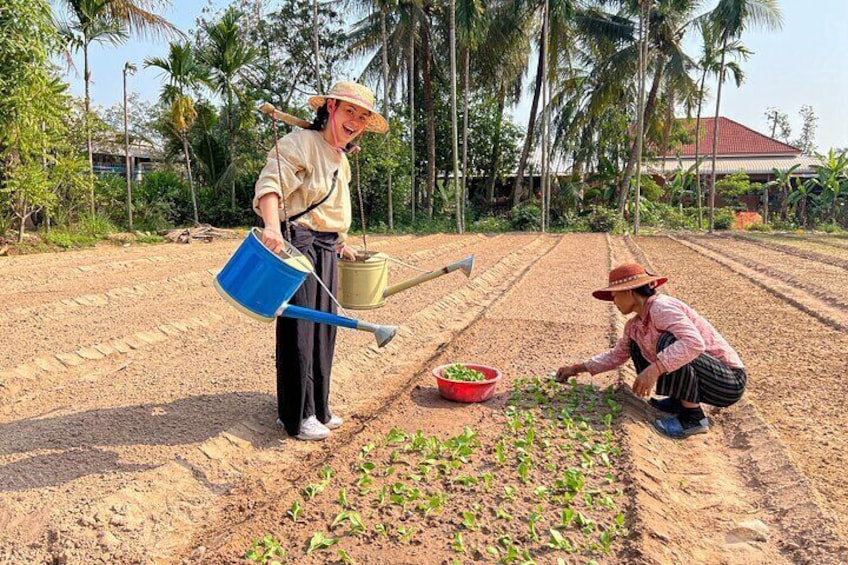 Siem Reap Guided Day Trip to Local Village and Cooking Class 