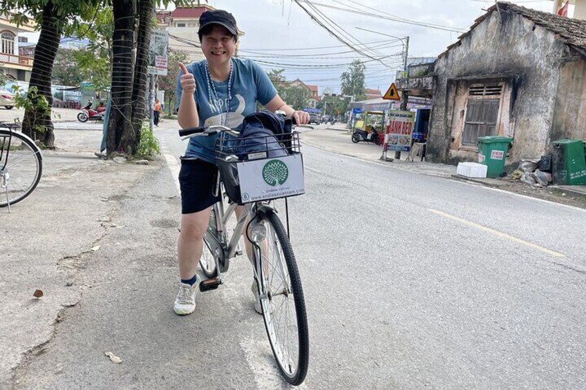 Dong Hoi Sightseeing and Street Food Bike Tour 