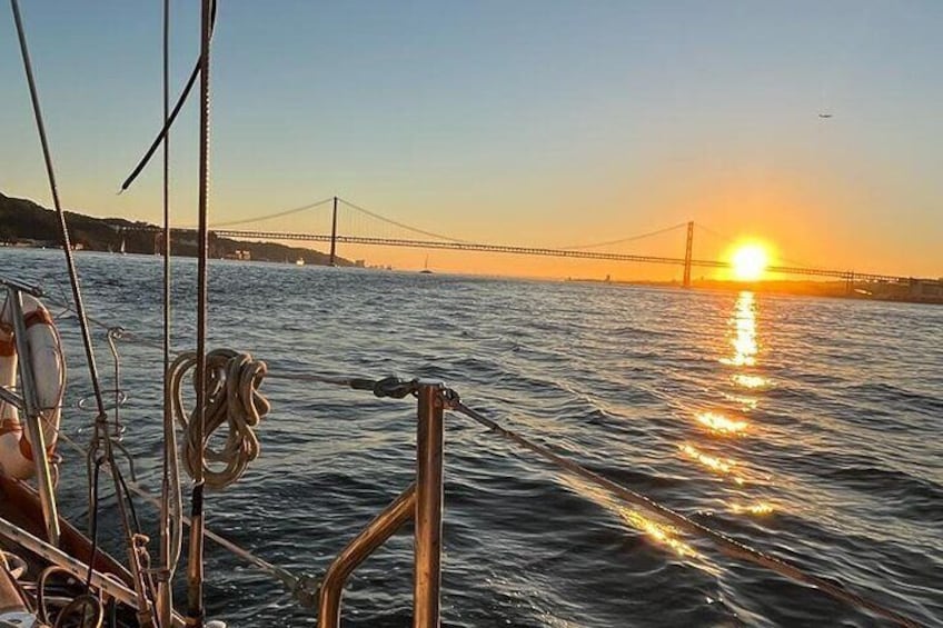Small Group Sailboat Sunset Tour in Lisbon with a Drink