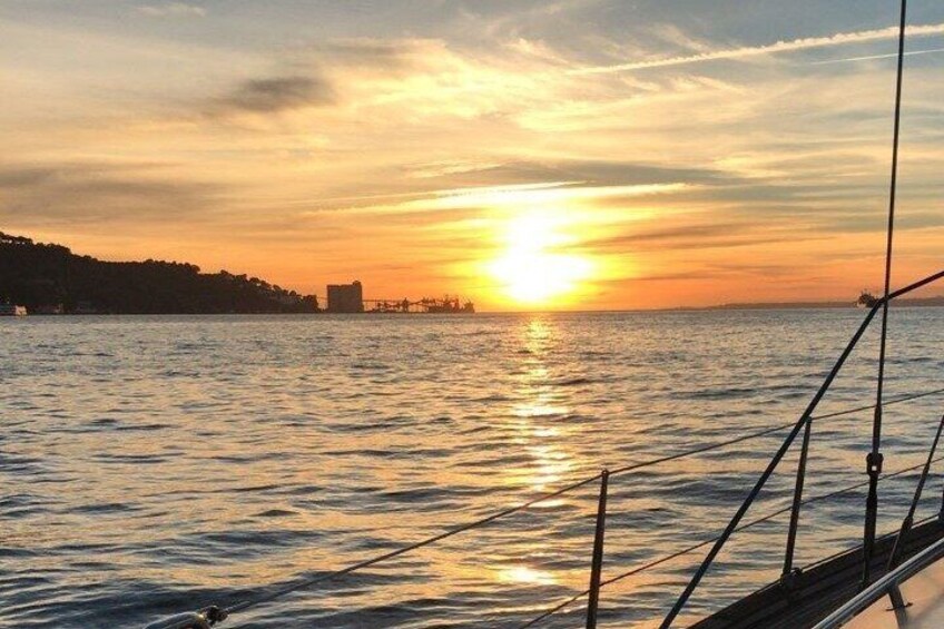 Small Group Sailboat Sunset Tour in Lisbon with a Drink