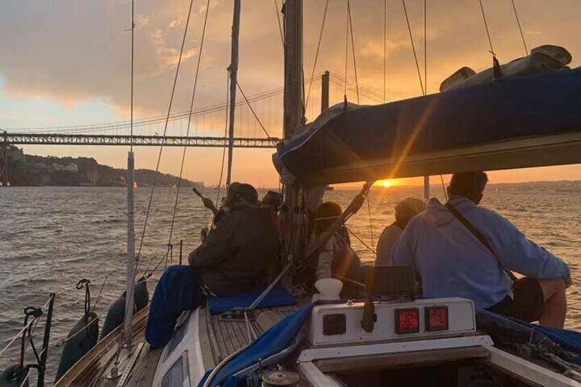Small Group Sailboat Sunset Tour in Lisbon with a Drink