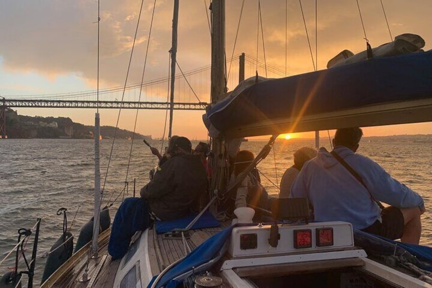 Small Group Sailboat Sunset Tour in Lisbon with a Drink