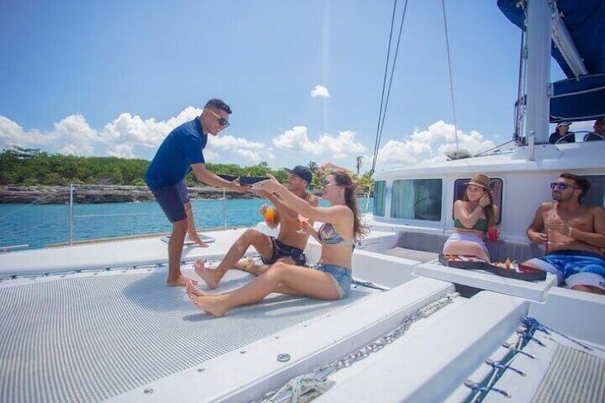 Half Day Luxury Sailing Experience in Riviera Maya with Open Bar