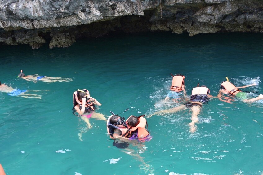 Samui Island Tour to Angthong Marine Park by Big Boat with Kayaking & Lunch