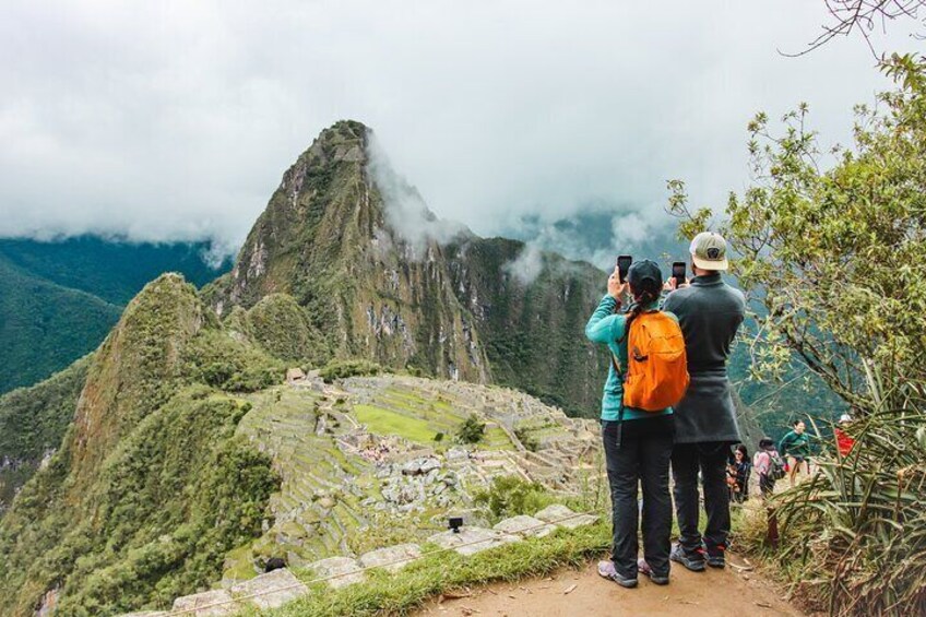 Full Day Private Tour to Machu Picchu from Cusco (Choose train options)
