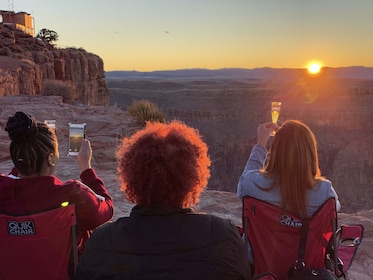 Gruppo privato: Tour fotografico del Grand Canyon Ovest al tramonto da Las ...