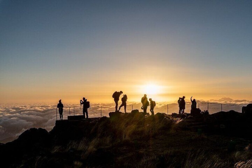 Sunrise Transfer To Pico Do Arieiro, Hike To Pico Ruivo & Return From Teixeira