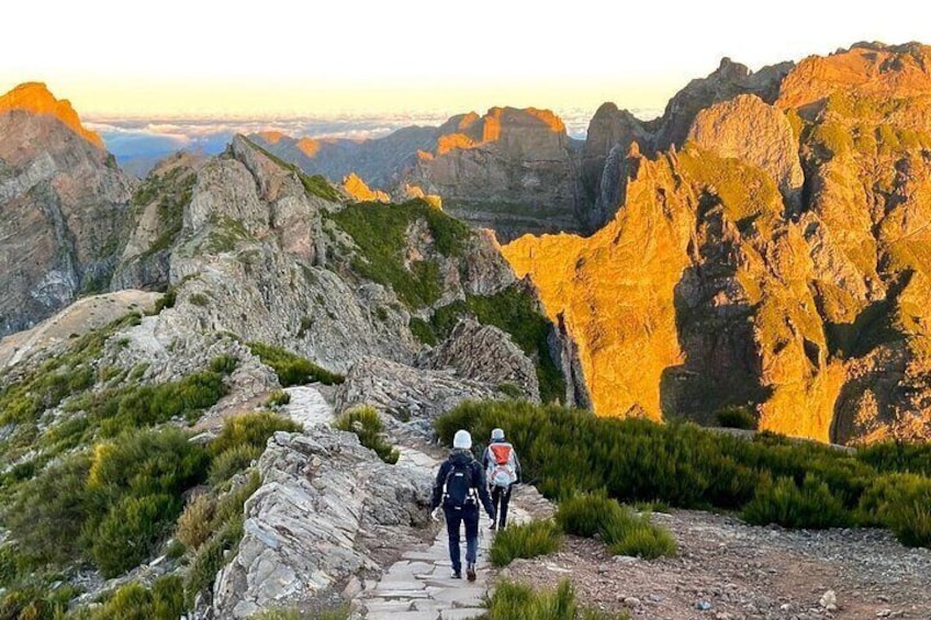 Sunrise Transfer To Pico Do Arieiro, Hike To Pico Ruivo & Return From Teixeira