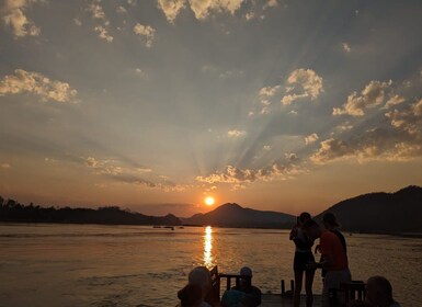 Crucero de medio día por el Mekong a las cuevas de Pak Ou (mañana/tarde)