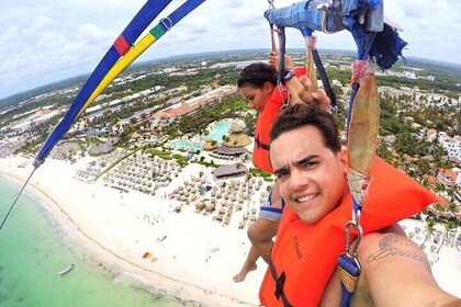 Parasailervaring Over de schoonheid van de kust van Punta Cana