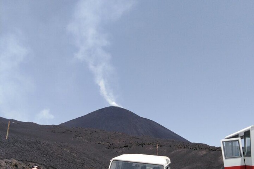 Private visit to Mount Etna with wine tasting and lunch