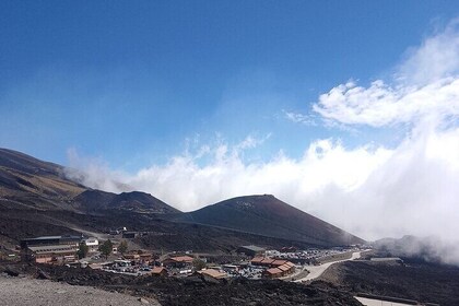 Tour privado al Etna con cata de vinos y almuerzo.
