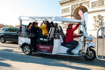 Circuit en TukTuk dans l’Univers d’Emily in Paris