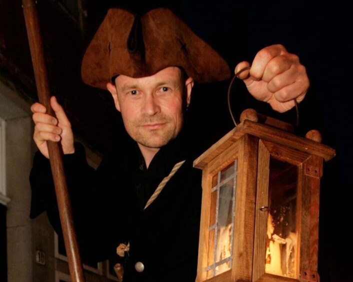 Picture 2 for Activity Bremen: Night Watchman Guided Tour for Children (in German)