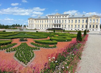 Vilnius: Hill of Crosses, Rundale Palace, Bauska Castle Trip