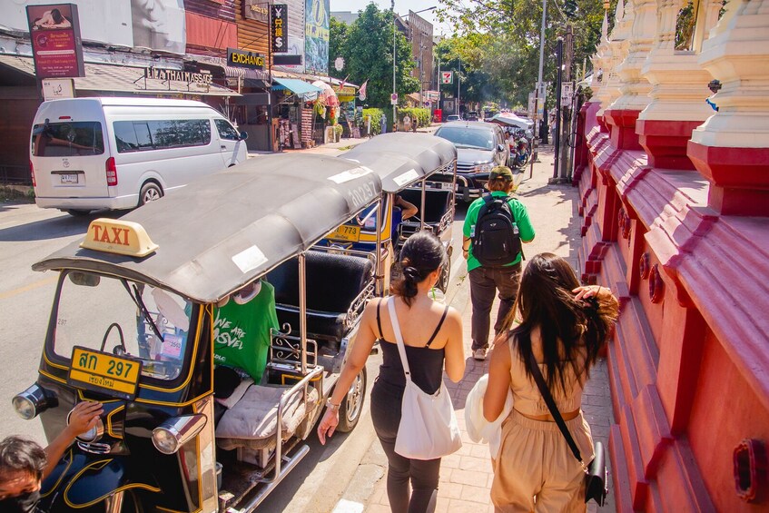 Chiang Mai Old City & Temples Guided Walking Tour – 2 Hrs