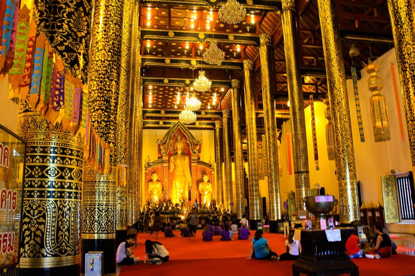 Chiang Mai Old City & Temples Guided Walking Tour – 2 Hrs