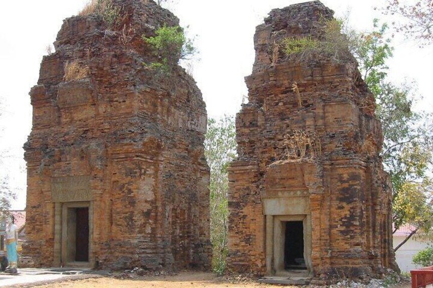 Historical Sites Tour to Chisor Taproom and Neang Khmao Temple