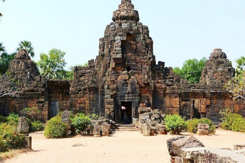Historical Sites Tour to Chisor Taproom and Neang Khmao Temple