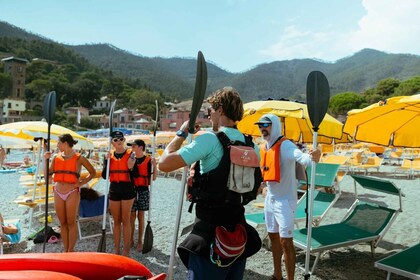 De Monterosso a Vernazza: recorrido guiado en kayak por Cinque Terre