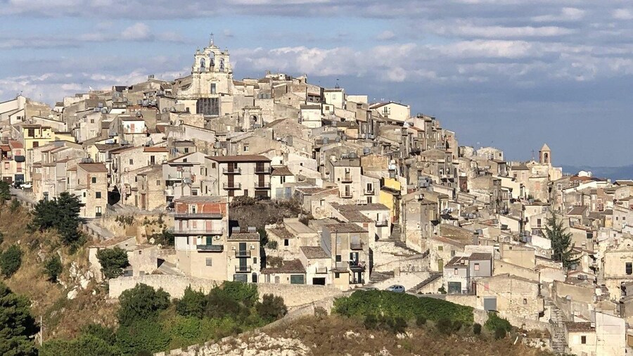 Mussomeli: Manfredonic Castle and Churches Walking Tour