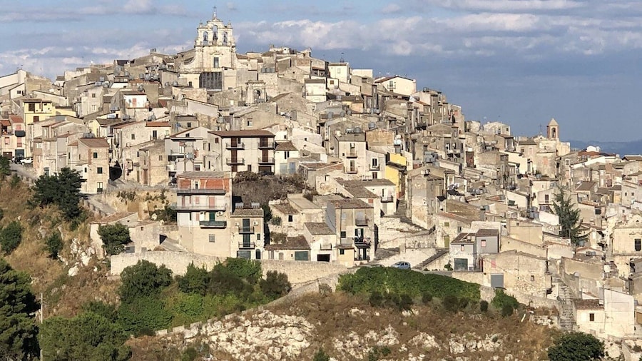 Mussomeli: Manfredonic Castle and Churches Walking Tour