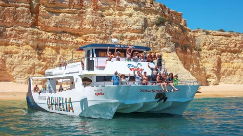 Da Portimão: Crociera in catamarano alle grotte di Benagil con barbecue