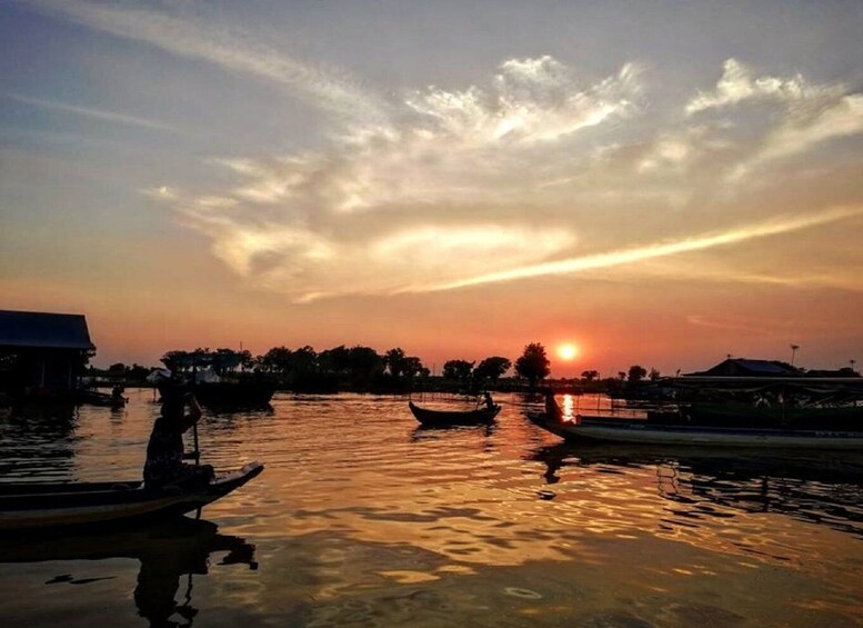 Floating Village and Tonlé Sap Sunset Tour