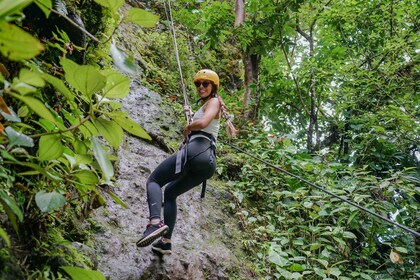 La Fortuna: experiencia en tirolesa y piscinas termales