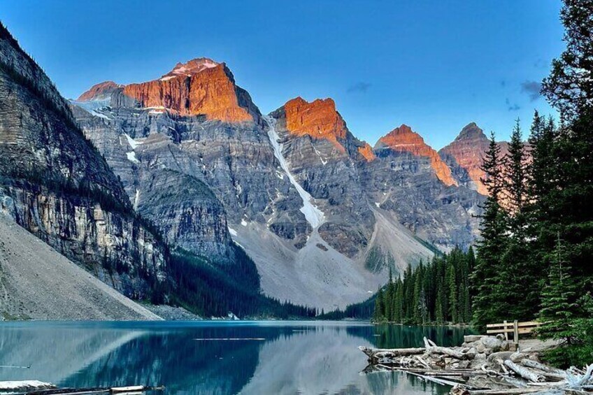 Sunrise at Moraine Lake