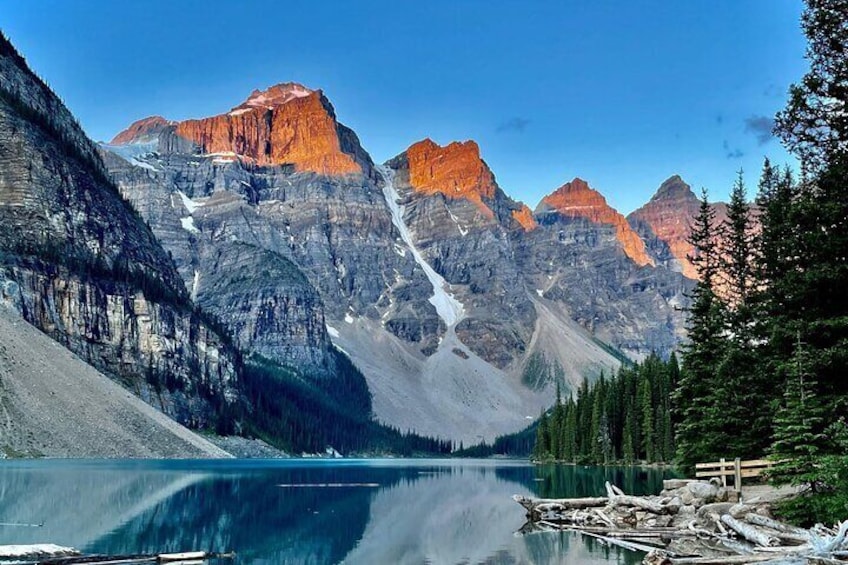 Sunrise at Moraine Lake